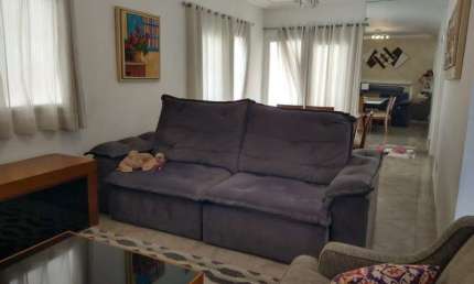 Casa à venda toda mobiliada, localizada no condomínio Aruã em Mogi das Cruzes.