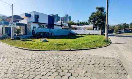 Terreno à venda localizado no Residencial Veredas em Mogi das Cruzes, totalmente plano com 358 metros.