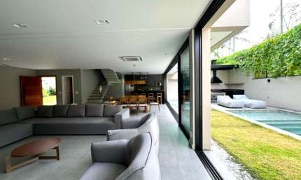 Casa de alto padrão para venda ou locação em Juquehy Litoral Norte SP.