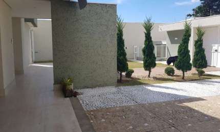 Maravilhosa casa para venda na Vila Oliveira em Mogi, possui quatro suítes com closet e todo o imóvel com o mais fino acabamento, local privilegiado!