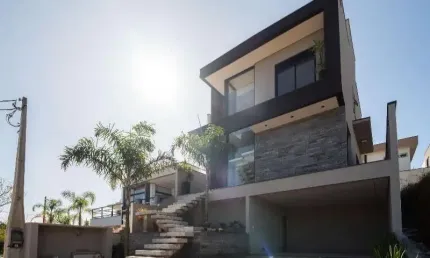 Casa de luxo em condomínio mosaico essence em mogi das cruzes -sp: 3 suítes, 3 salas integradas, 5 banheiros, 4 vagas, 215m².