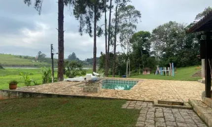 Chácara à venda em Taiaçupeba, Mogi das Cruzes-SP: 5 quartos, 3 salas, 4 banheiros, 10 vagas de garagem!