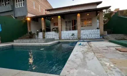 Excelente casa em localização privilegiada com 4 suítes.