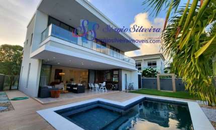 Belíssima casa com 4 suítes e piscina com hidro no Alphaville Fortaleza.