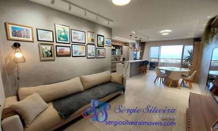 Amplo apartamento em Porto das Dunas com vista mar.