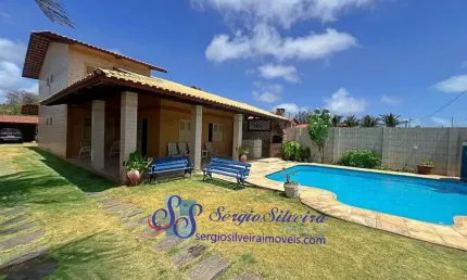 Casa ampla próximo da praia com 4 suítes em Porto das Dunas.