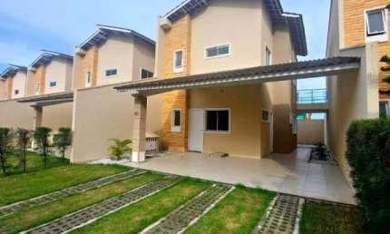 Excelente casa em condomínio fechado no Eusébio com 3 suítes.