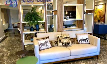 Apartamento mobiliado no Porto das Dunas com 5 suítes