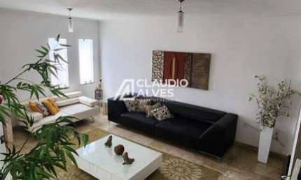 CASA COM 3 QUARTOS SENDO 1 SUÍTE MOBILIADA (PORTEIRA FECHADA)