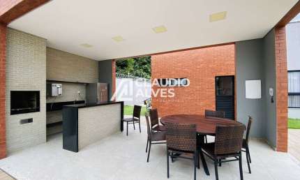 CASA COM 3 QUARTOS SENDO 3 SUÍTES EM CONDOMÍNIO NO BAIRRO SIM