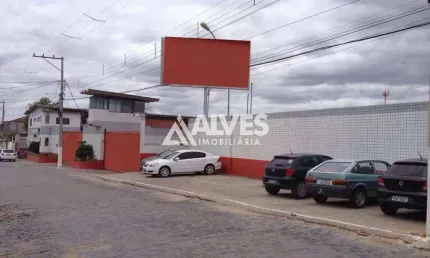 Galpão com 4.353 m2 de área total e 2.000 m2 de área construída