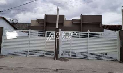 CASA COM 3 QUARTOS SENDO 1 SUÍTE PRONTA PARA MORAR NO FAIRRO FEIRA VII