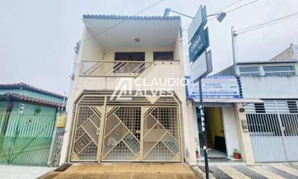 CASA COM 3 QUARTOS SENDO 1 SUÍTE  NA REGIÃO DA AV. MARIA QUITÉRIA