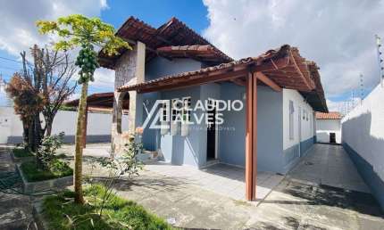 CASA COM 3 QUARTOS SENDO 1 SUÍTE - TERRENO COM ÁREA 18 X 28