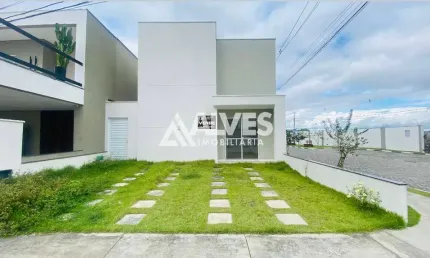 CASA COM 4 QUARTOS SENDO 3 SUÍTE E ÁREA GOURMET NA REGIÃO DA AV. FRAGA MAIA