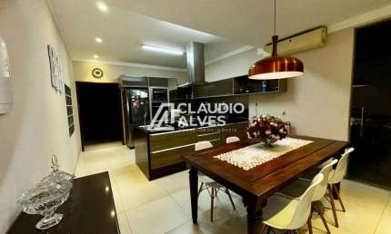 CASA COM 4 QUARTOS SENDO 3 SUÍTES PISCINA E ÁREA GOURMET
