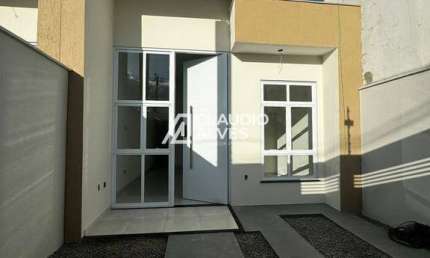 CASA COM 2 QUARTOS SENDO 1 SUÍTE NO BAIRRO PAPAGAIO