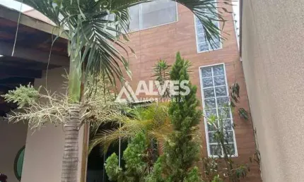 CASA COM PISCINA E ÁREA GOURMET NA REGIÃO DA AV. FRAGA MAIA
