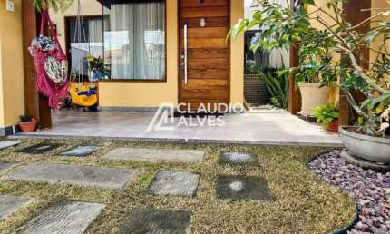 CASA COM 3 QUARTOS SENDO 1 SUÍE E ÁREA GOURMET COMPLETA