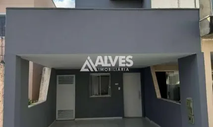 Casa reformada com 2 quartos sendo 1 suíte em condomínio