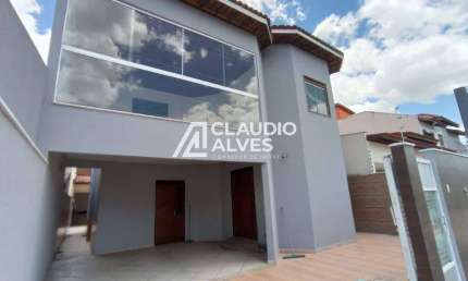 CASA COM 4 QUARTOS SENDO 3 SUÍTES NO BAIRRO CIDADE NOVA