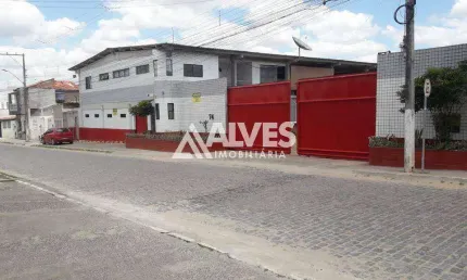 GALPÃO COM 4.353 M2 DE ÁREA TOTAL E 2.000 M2 DE ÁREA CONSTRUÍDA