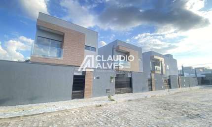 CASA COM 3 QUARTOS SENDO 2 SUÍTES PRÓXIMO A AV. NOIDE CERQUEIRA