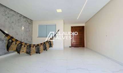 CASA COM 2 QUARTOS SENDO 1 SUÍTE COM MOVEIS PLANEJADOS E ENERGIA SOLAR