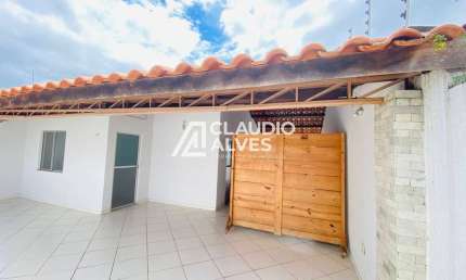 CASA COM 2 QUARTOS EM RUA COMERCIAL NA REGIÃO DA AV. FRAGA MAIA