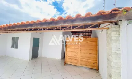 CASA COM 2 QUARTOS EM RUA COMERCIAL NA REGIÃO DA AV. FRAGA MAIA