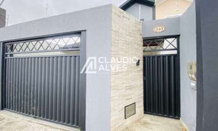 CASA COM 3 QUARTOS  SENDO 1 SUÍTE COM CLOSET E ÁREA GOURMET