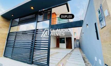 CASA COM 3 QUARTOS SENDO 1 SUÍTE MASTER COM CLOSET E VARANDA