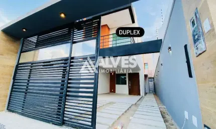 CASA COM 3 QUARTOS SENDO 1 SUÍTE MASTER COM CLOSET E VARANDA