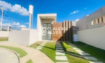 CASA DE ESQUINA TERRENO EXCEDENTE COM 2 QUARTOS SENDO 1 SUÍTE