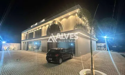 PRÉDIO COM LOJAS COMERCIAIS NA REGIÃO DA AV. FRAGA MAIA