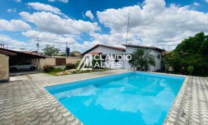 CASA COM 1.320 M2 DE ÁREA SÃO 4 QURTOS SENDO 2 SUÍTES PISCINA  ÁREA GOURMET