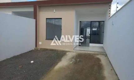 CASA COM 2 QUARTOS SENDO 1 SUÍTE PX. A UPA DA MANGABEIRA