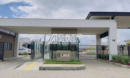 CASA DE ESQUINA COM 3 QUARTOS SENDO 1 SUÍTE CONDOMÍNIO LIKE RESIDENCE