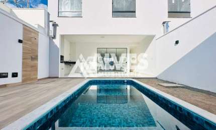 CASA COM 3 SUÍTES PISCINA E ÁREA GOURMET COMPLETA NO BAIRRO SIM