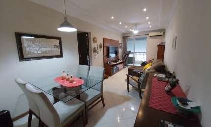 Vende-se lindo apartamento sala, 2 quartos, com 72m², todo reformado, na Rua Salvador Pires, no Meier, por R$ 398.000,00