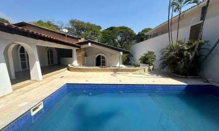 otima casa  J.Estoril encostado Av.Comendador jose da silva martha