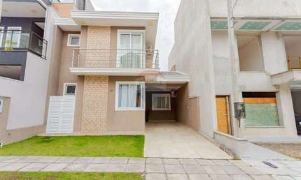 Sobrado em condomínio com 151 m² - 3 quartos sendo 2 suítes no Xaxim.