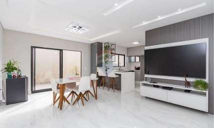 Casa com 3 quartos para alugar no Xaxim, Curitiba 