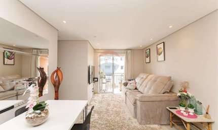 Apartamento mobiliado,  com 3 quartos, 2 banheiros e sacada com churrasqueira à venda no Neoville.