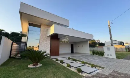 Encante-se com essa linda casa no Condomínio Iguaçu!