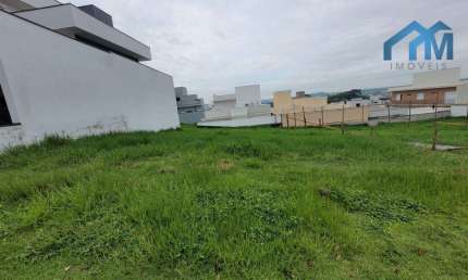 Terreno exclusivo em condomínio de luxo: aproveite o melhor da vida!