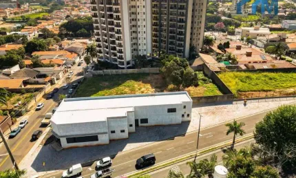 Galpão Amplo e Moderno com 445m² de Área Construída e Energia Solar na Avenida Galileu Bicudo