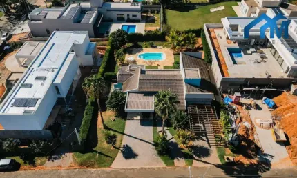 Casa térrea com projeto inteligente e espaço gourmet com vista para a piscina