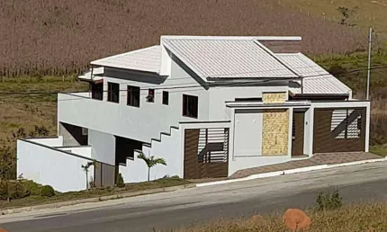 Casa com 3 dormitórios à venda, 200 m² por R$ 700.000,00 - Centro - Congonhal/MG