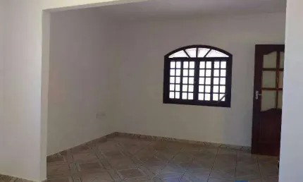 Casa com 3 dormitórios à venda por R$ 600.000,00 - Jardim Califórnia - Pouso Alegre/MG